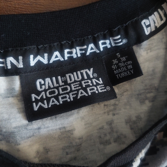 Call Of Duty Modern Warfare T-Shirt Size Small - Picture 6 of 8